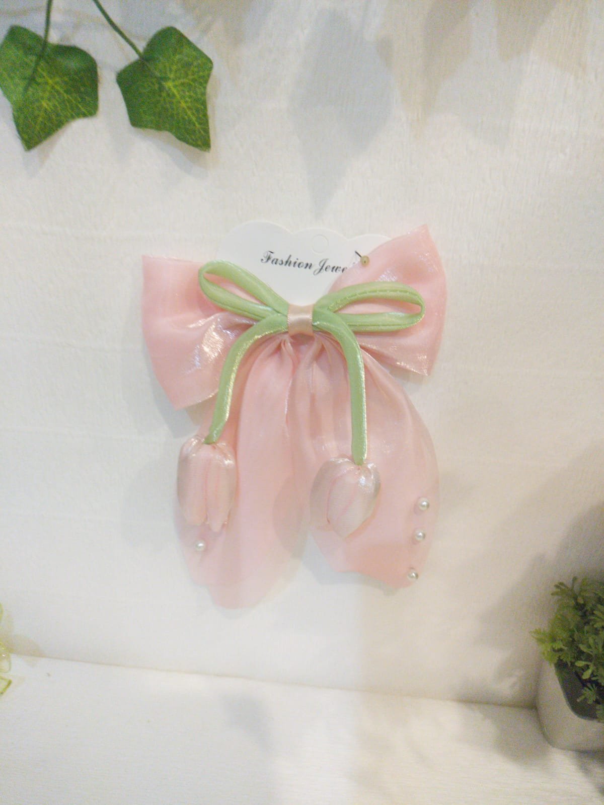 Tulip Pearl Bow Hair Clip